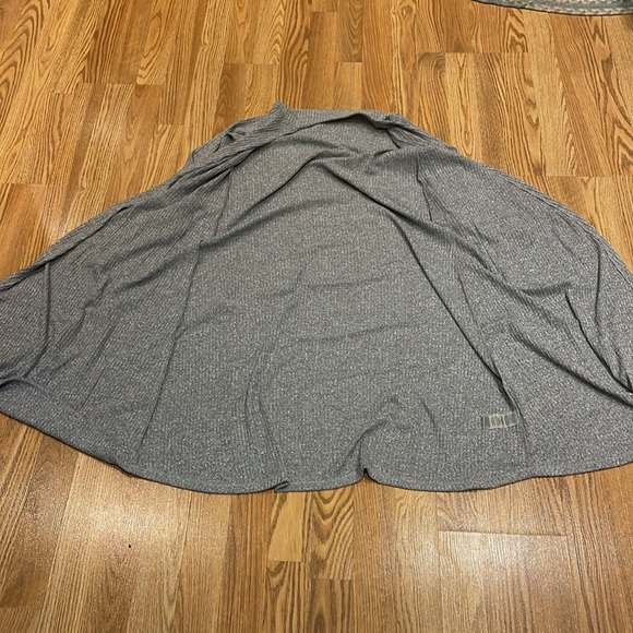 XS LOFT long gray cardigan sweater with 2 pockets. - Picture 3 of 5